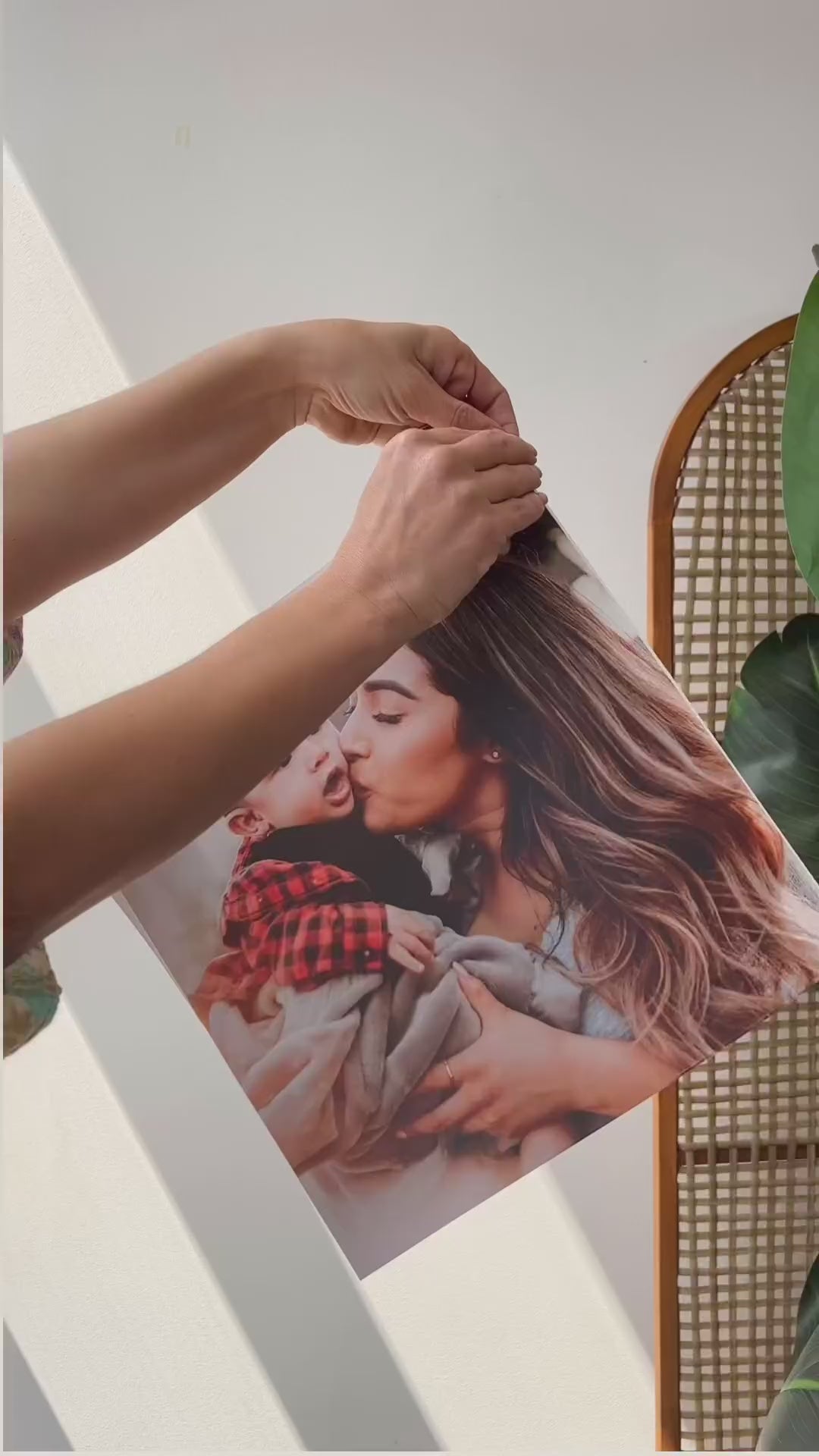 Video provided by Shopify App SwipeUp